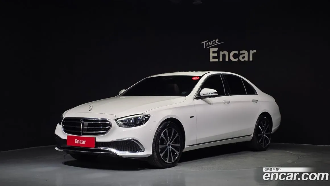 Mercedes-Benz E-Class — фото 1