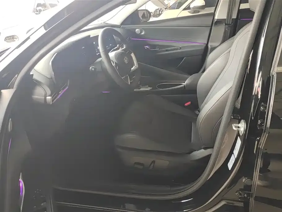 Hyundai Elantra 2022 из CN, фото 5