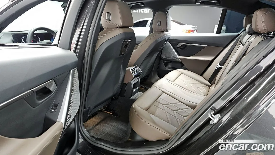 BMW 5-Series 2025 из KR, фото 9