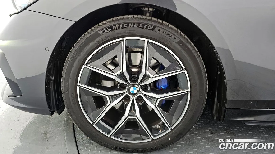 BMW 5-Series 2025 из KR, фото 10
