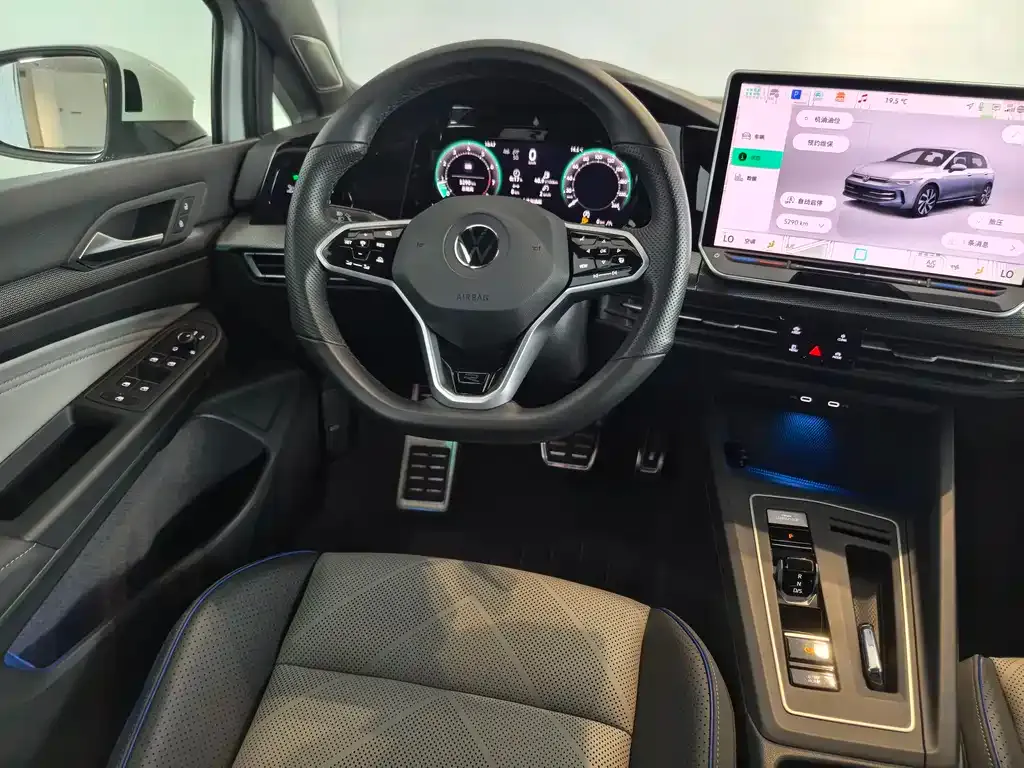 Volkswagen Golf 2024 из CN, фото 10