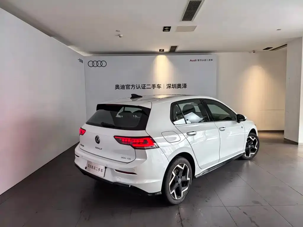 Volkswagen Golf 2024 из CN, фото 2