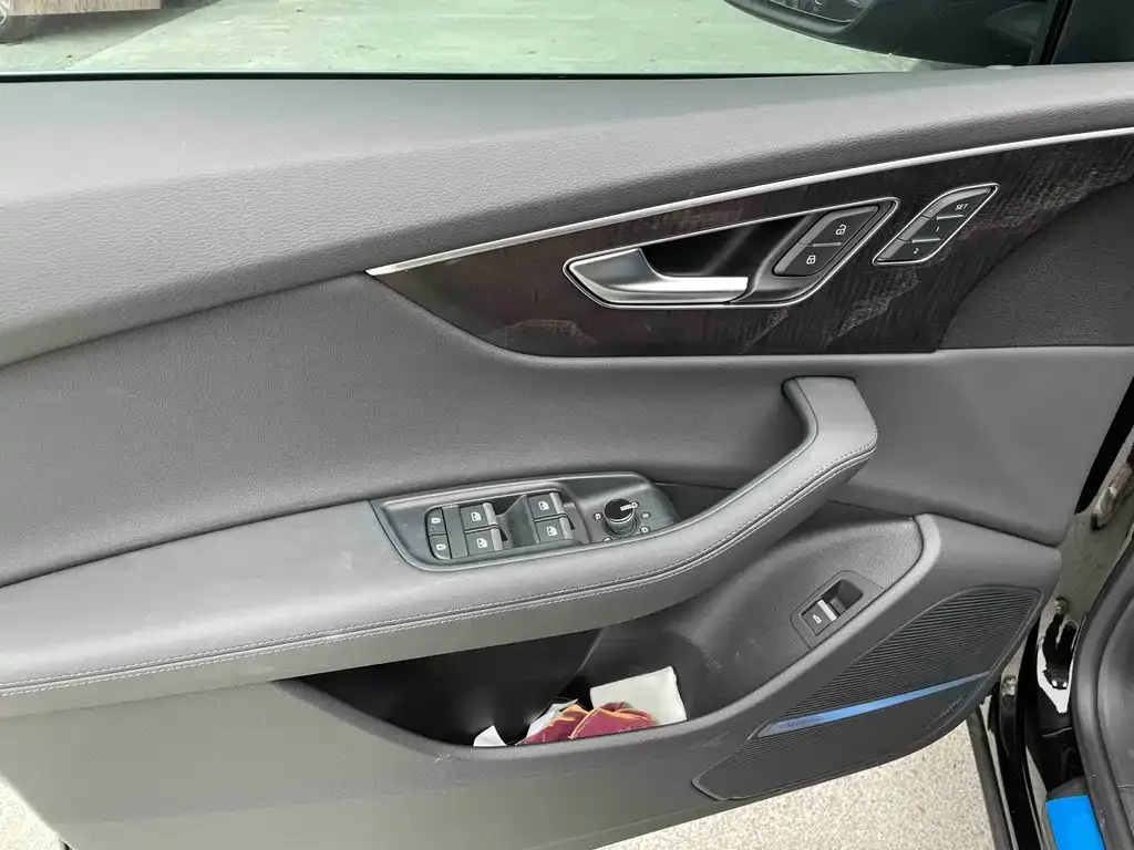 Audi Q8 2025 из CN, фото 8