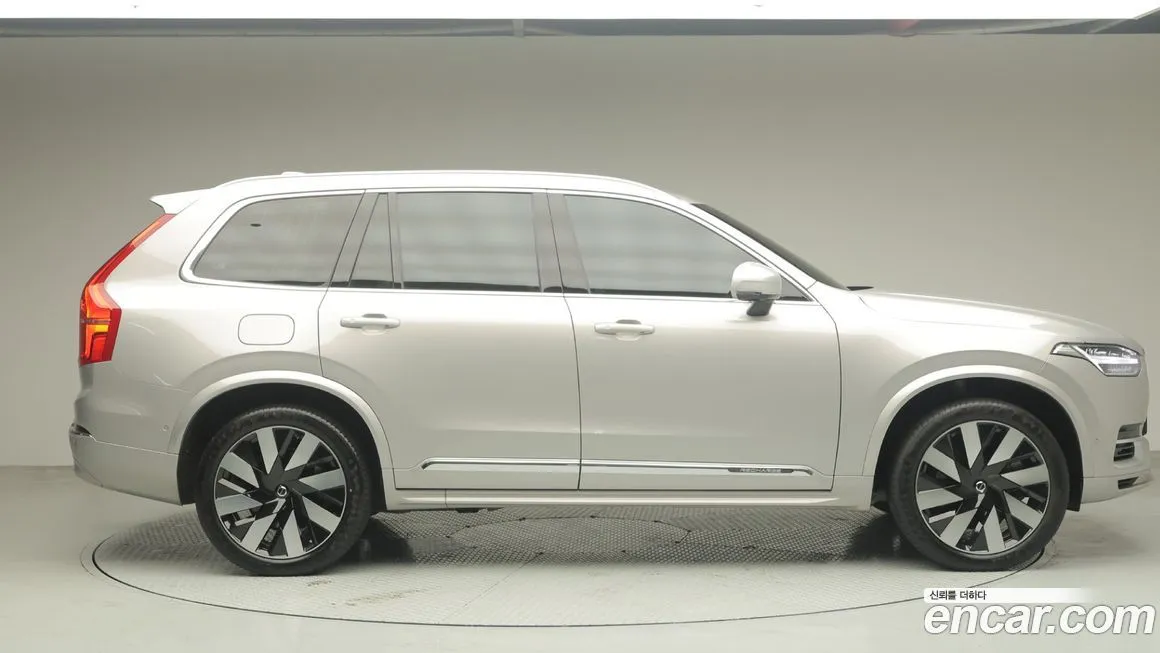 Volvo XC90 — фото 10