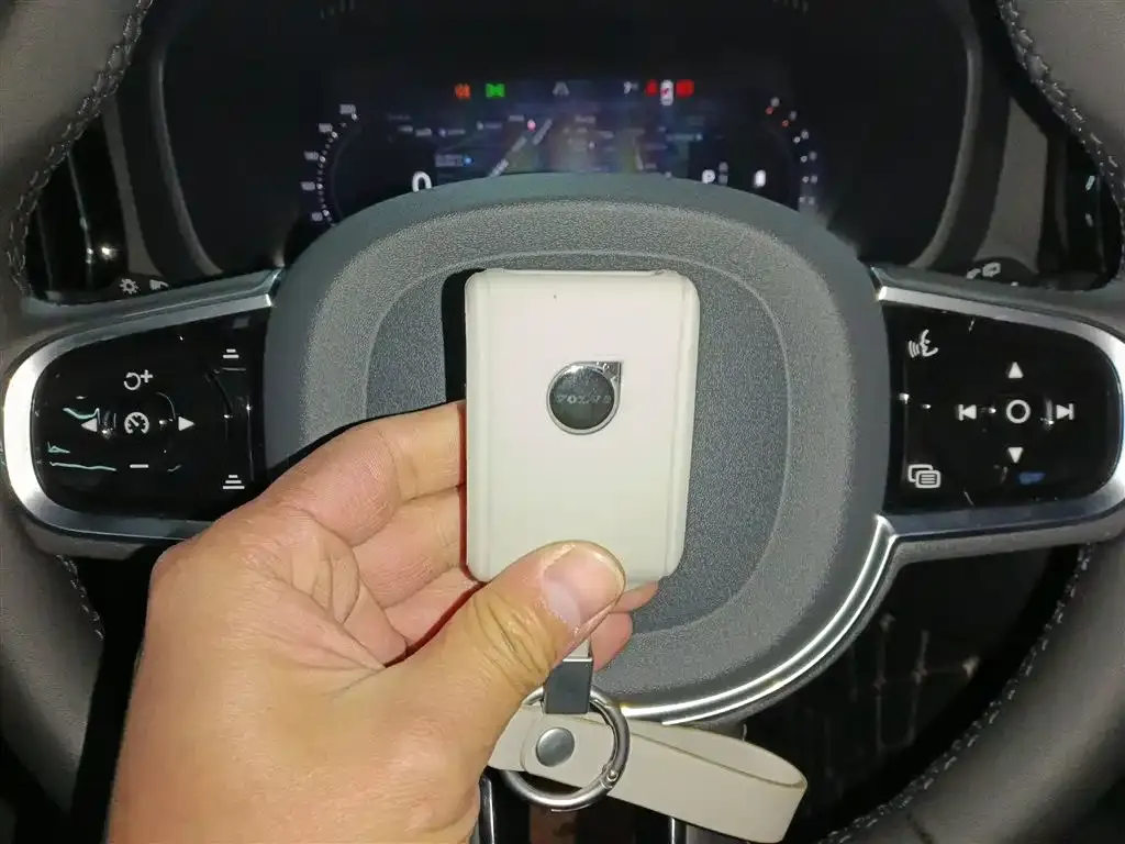 Volvo XC60 2025 из CN, фото 2
