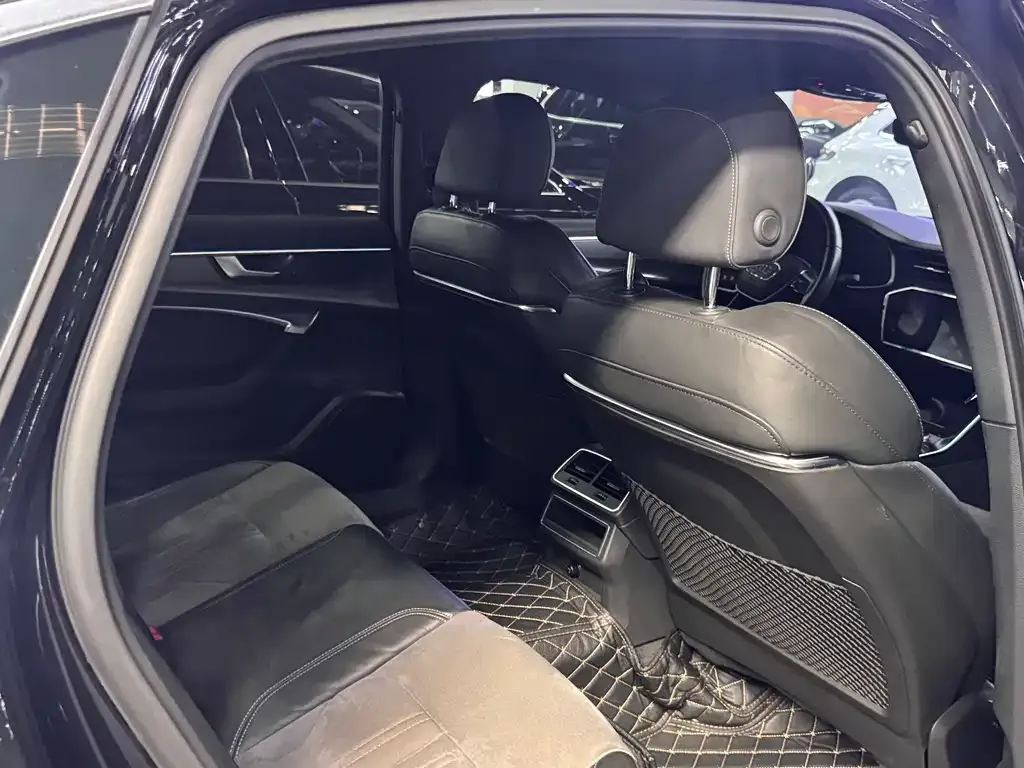 Audi A6L 2022 из CN, фото 6