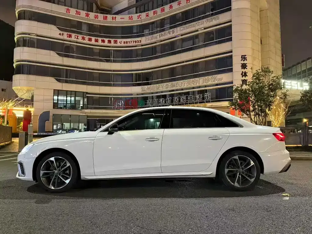 Audi A4L 2021 из CN, фото 3