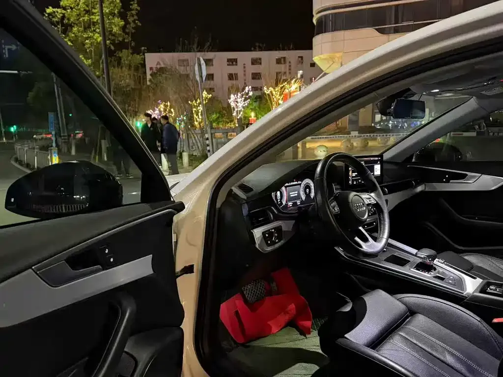 Audi A4L 2021 из CN, фото 2