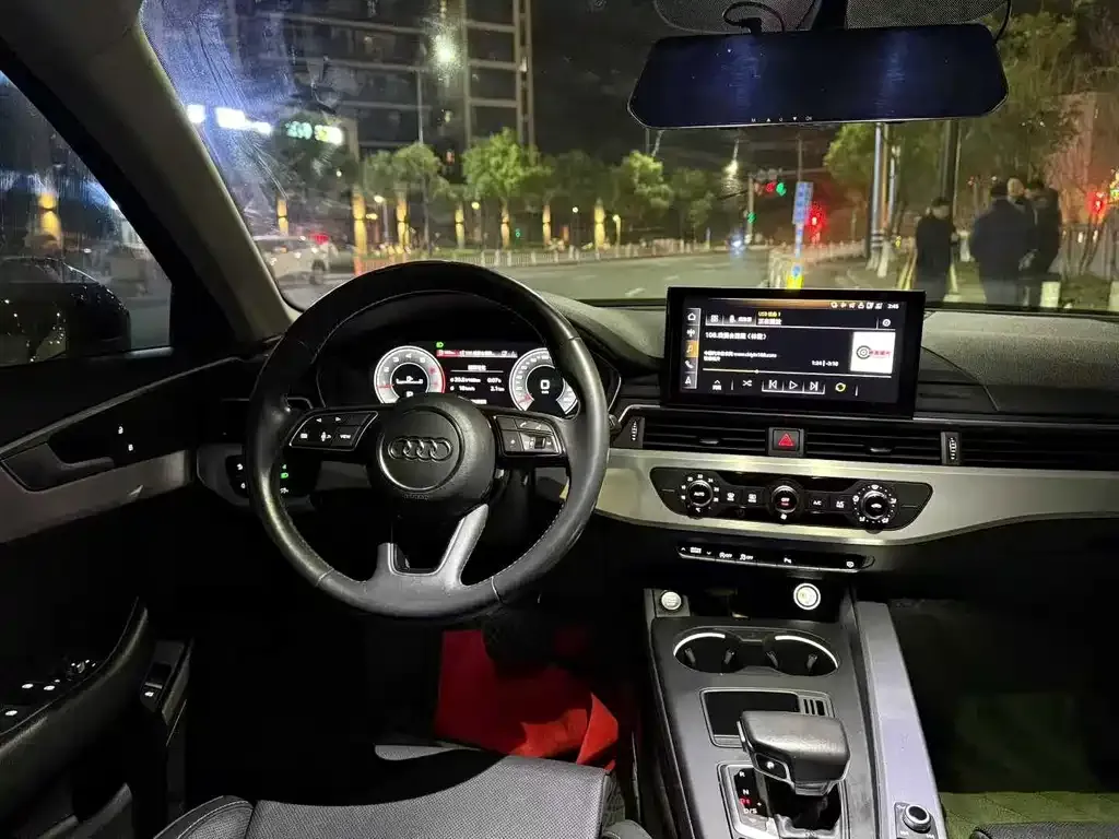 Audi A4L 2021 из CN, фото 7