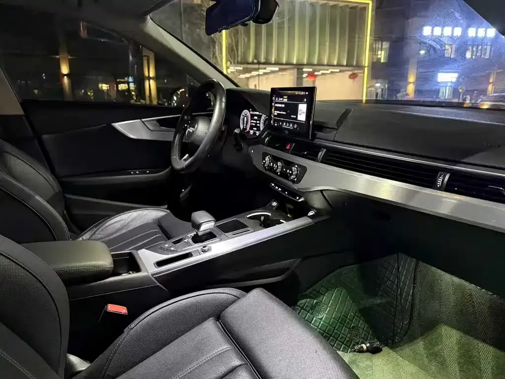 Audi A4L 2021 из CN, фото 5