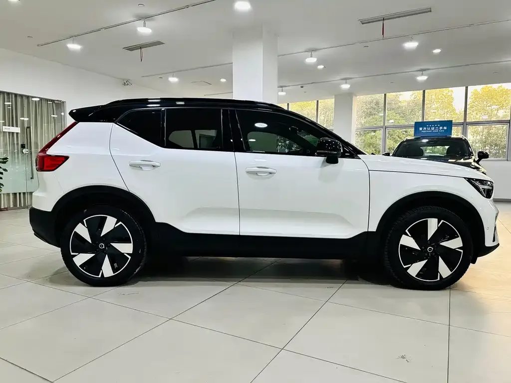 Volvo XC40 NEV — фото 4