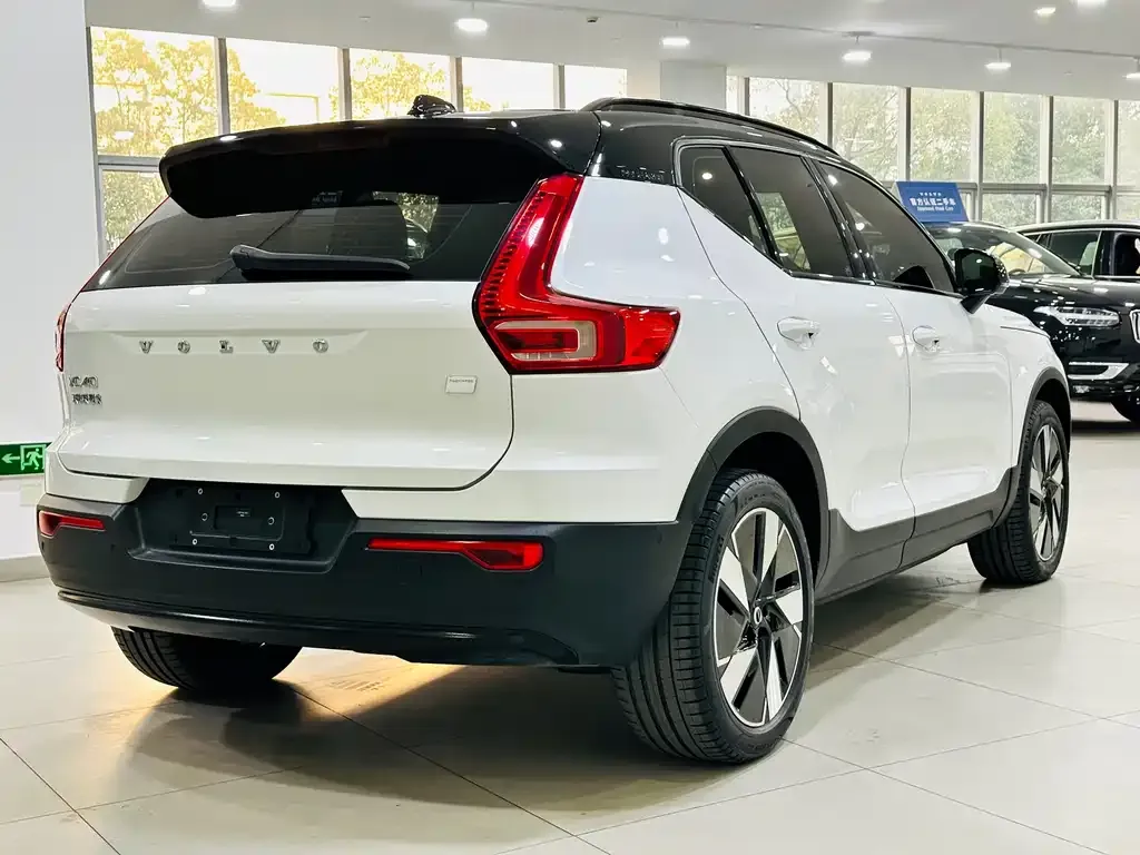 Volvo XC40 NEV — фото 5