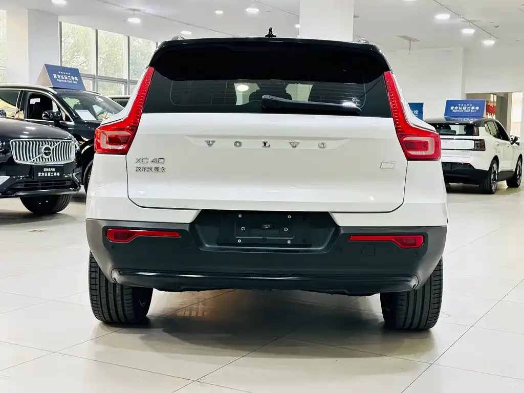 Volvo XC40 NEV — фото 3