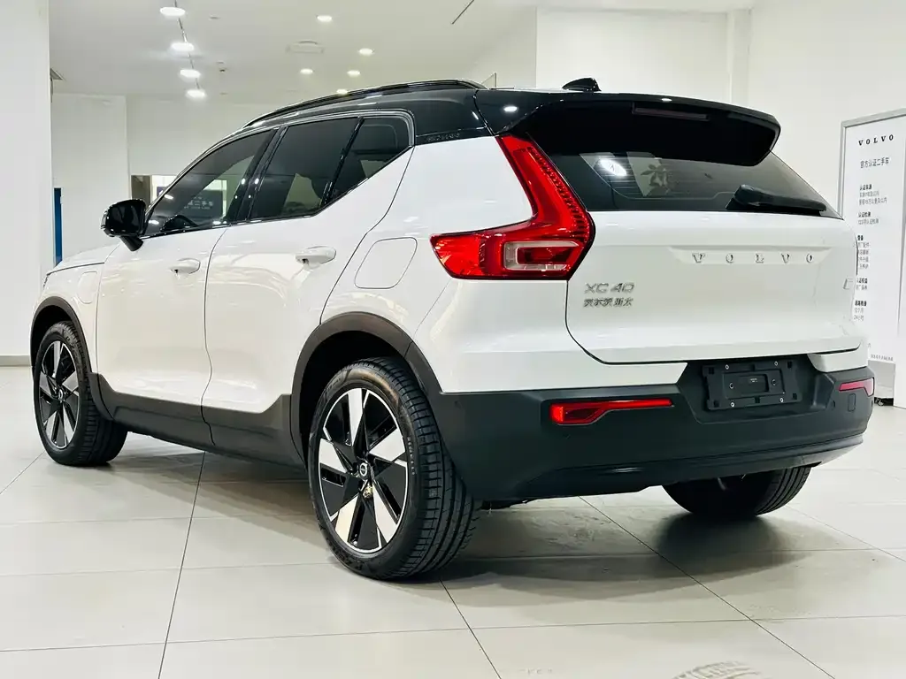 Volvo XC40 NEV — фото 7