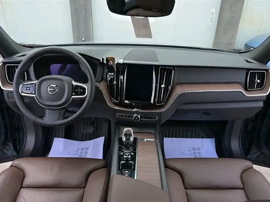 Volvo XC60 2023 из CN, фото 4