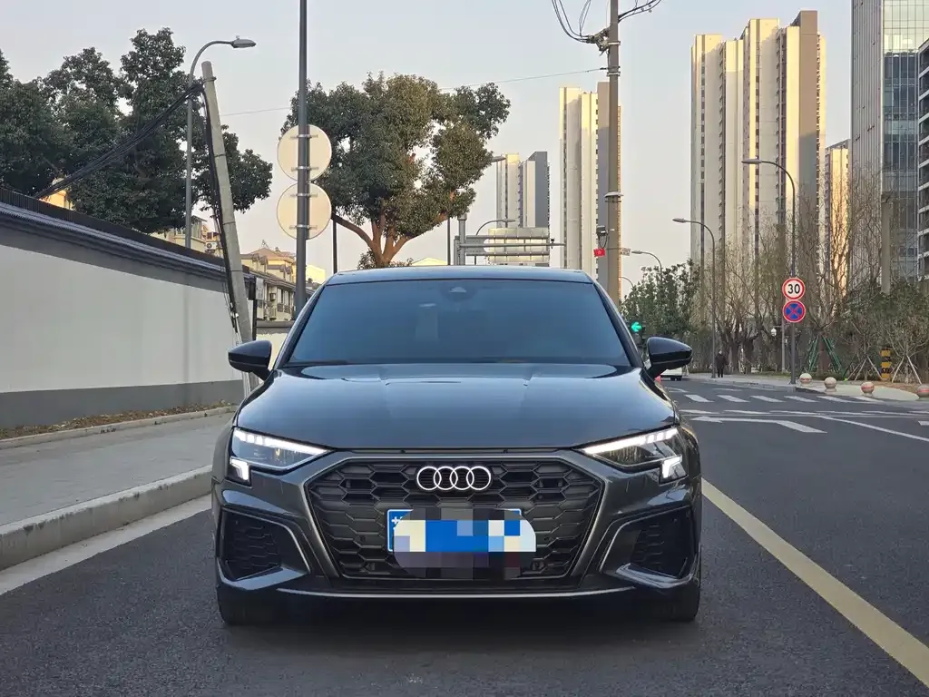 Audi A3 2023 из CN, фото 2