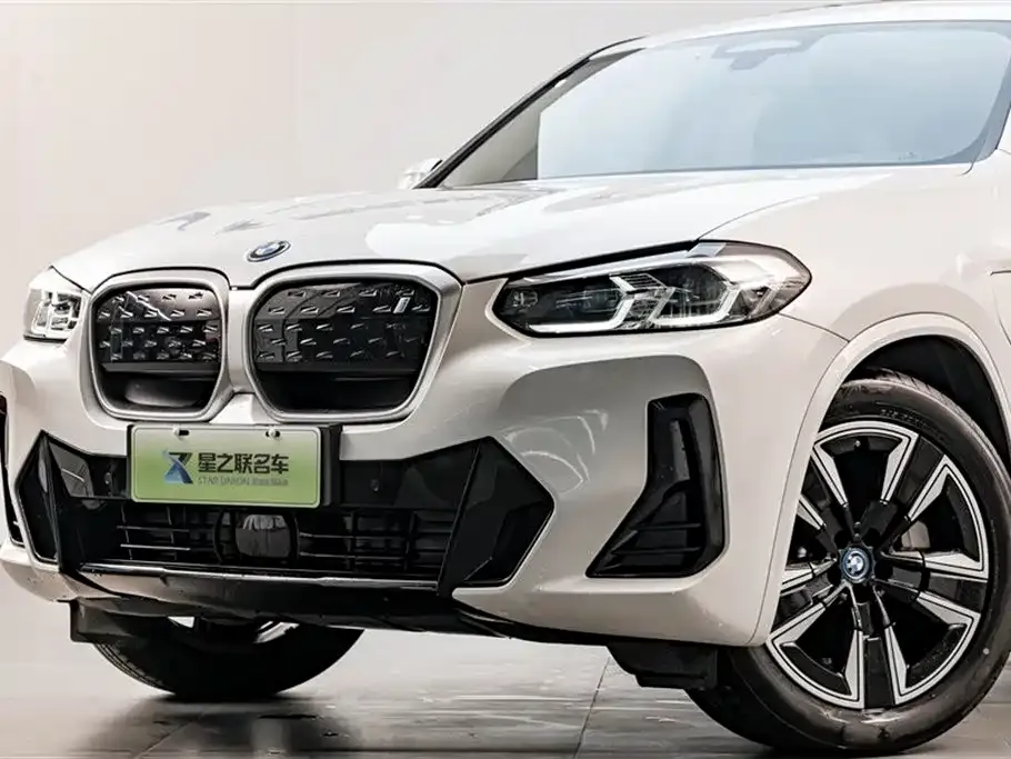 BMW iX3 — фото 9