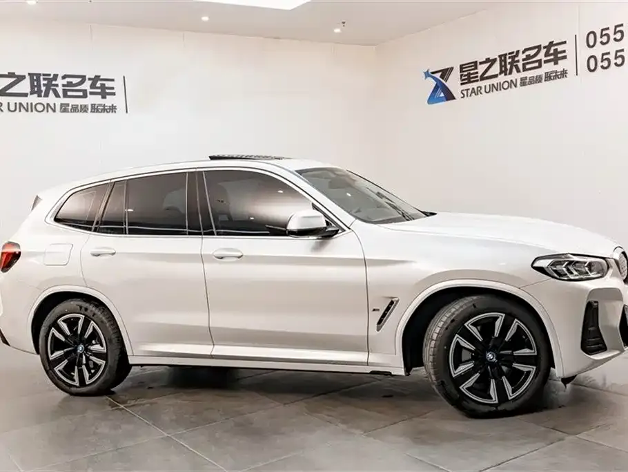 BMW iX3 — фото 8