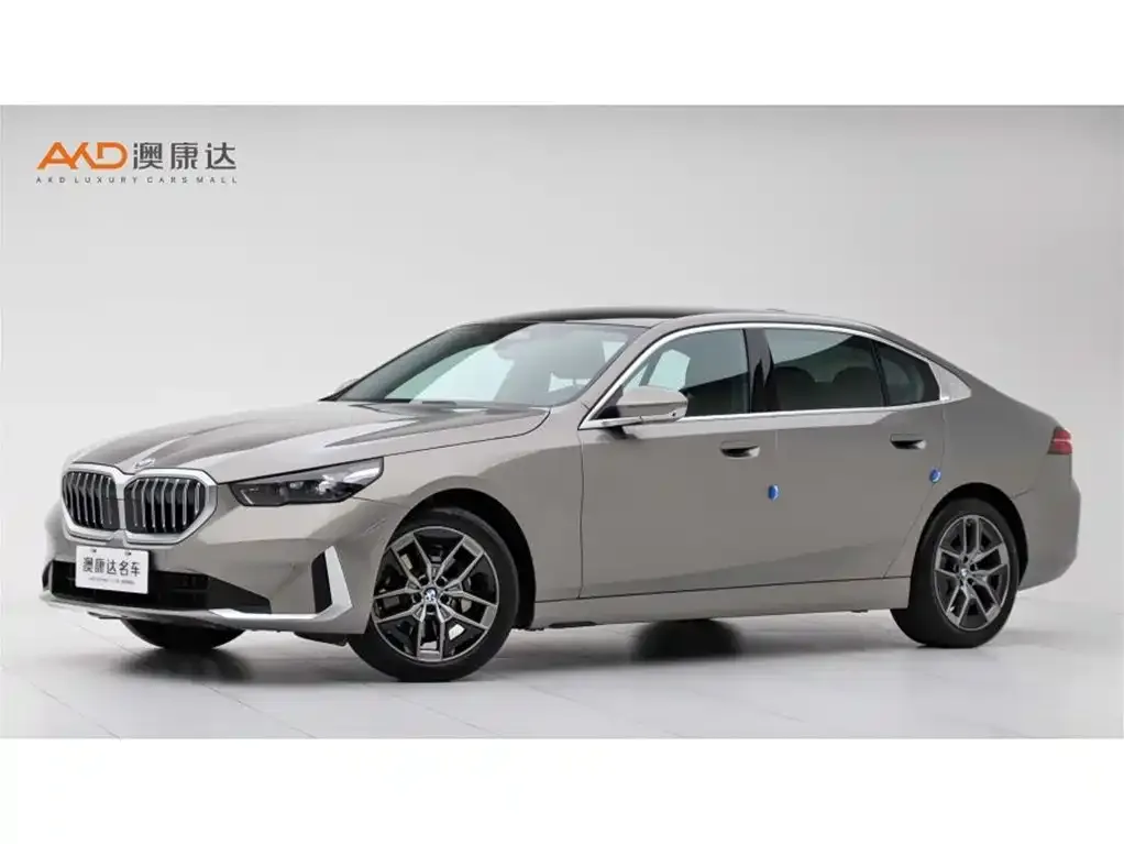 BMW 5 Series — фото 1