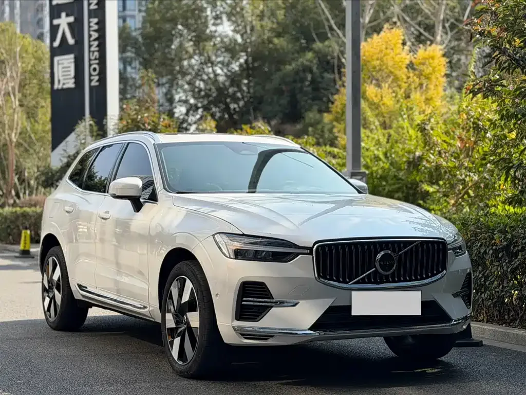 Volvo XC60 PHEV — фото 1