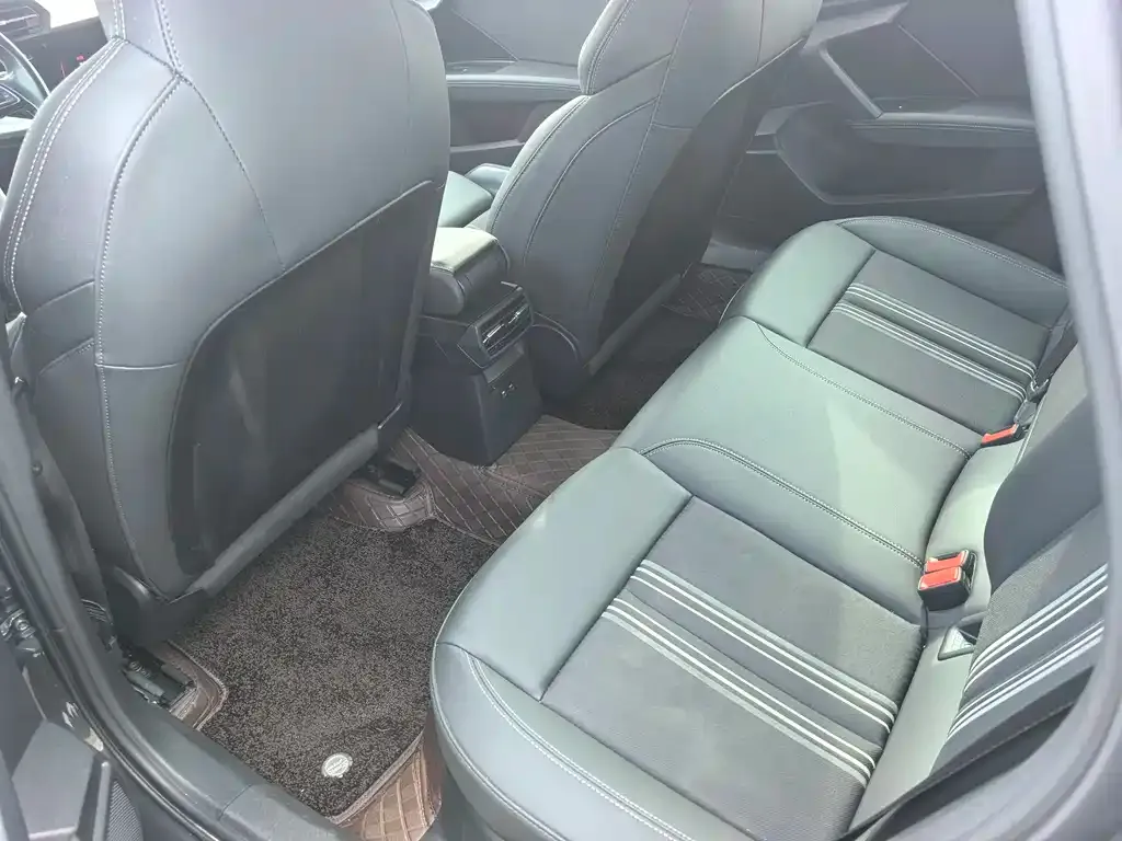 Audi A3 2023 из CN, фото 2
