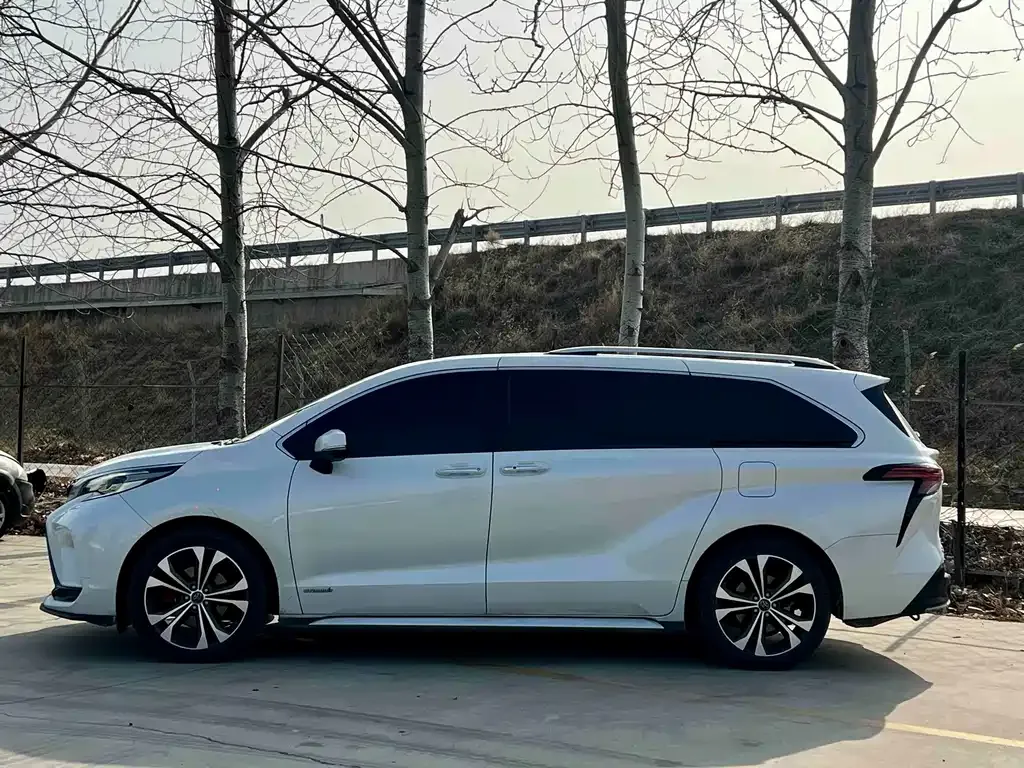 Toyota Granvia 2023 из CN, фото 7