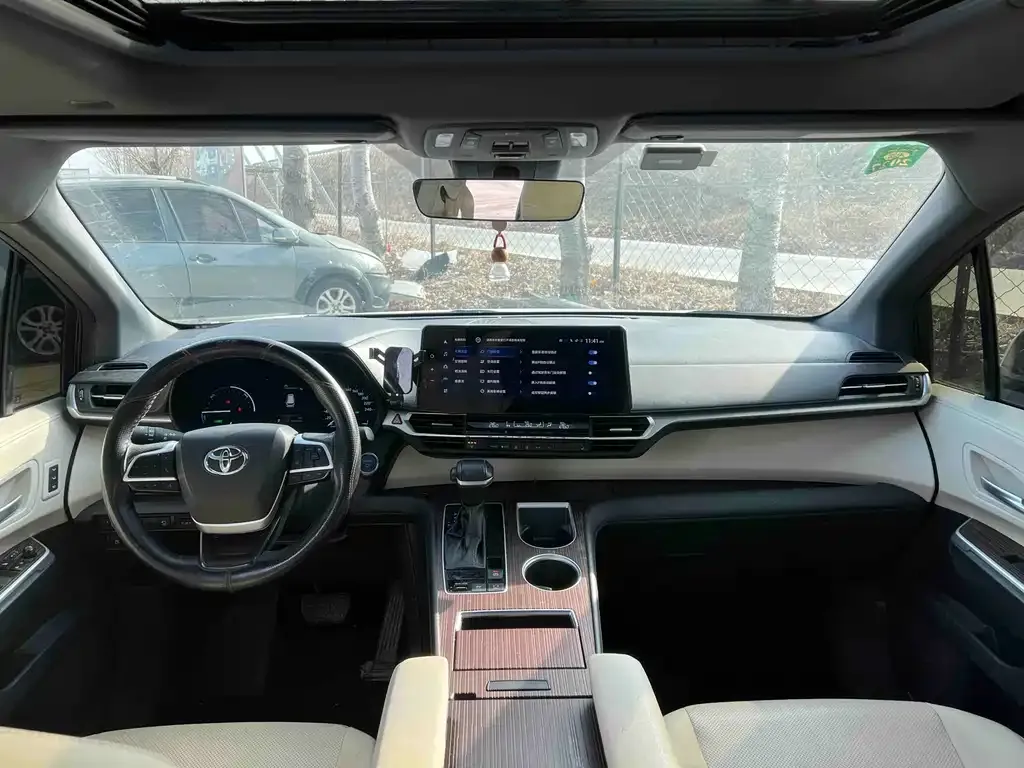 Toyota Granvia 2023 из CN, фото 6