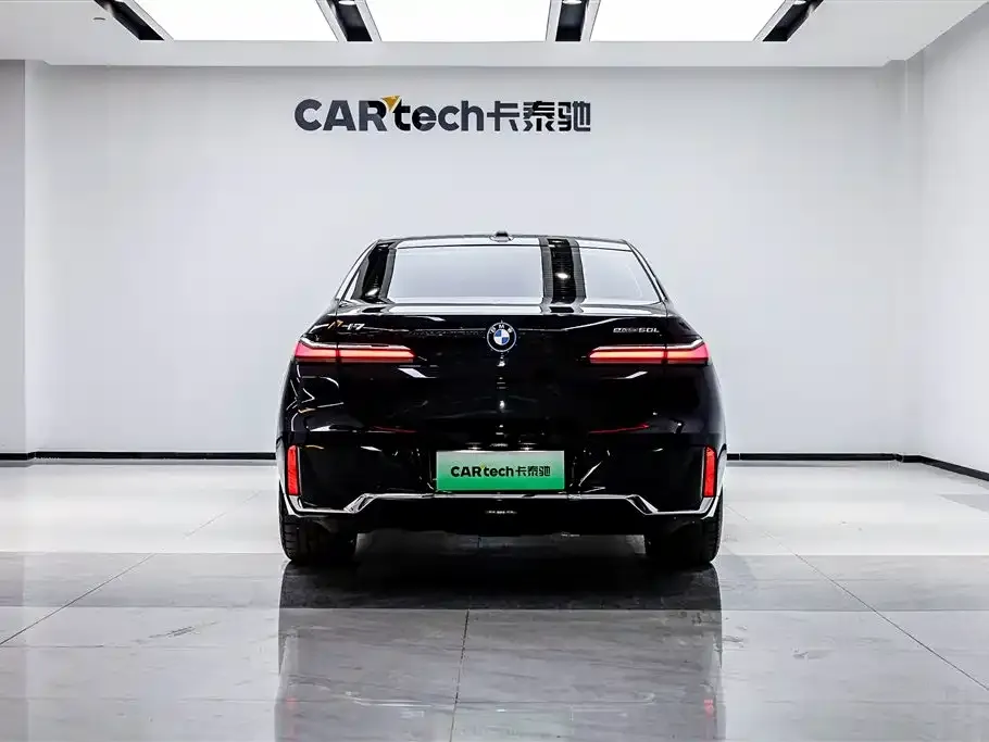 BMW i7 — фото 1