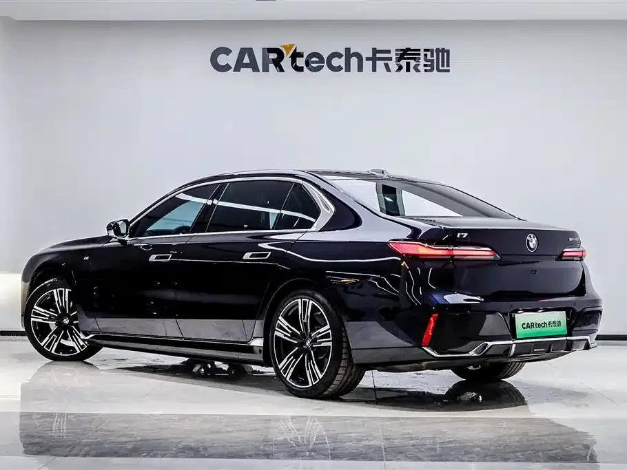 BMW i7 — фото 9