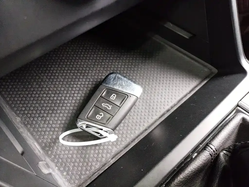 Volkswagen Passat 2023 из CN, фото 10