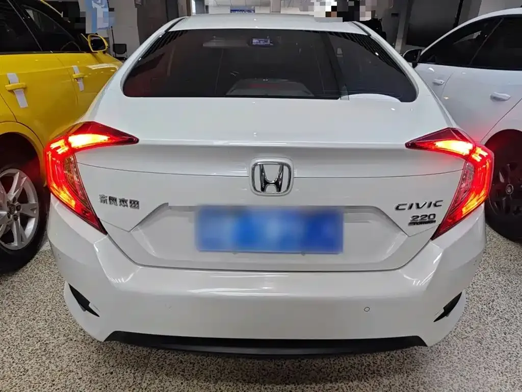 Honda Civic 2022 из CN, фото 2