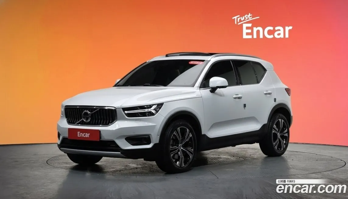 Volvo XC40 — фото 1