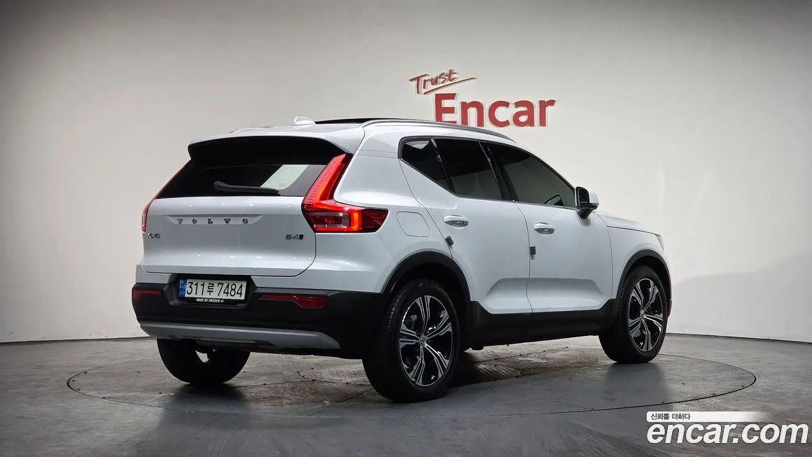 Volvo XC40 — фото 9