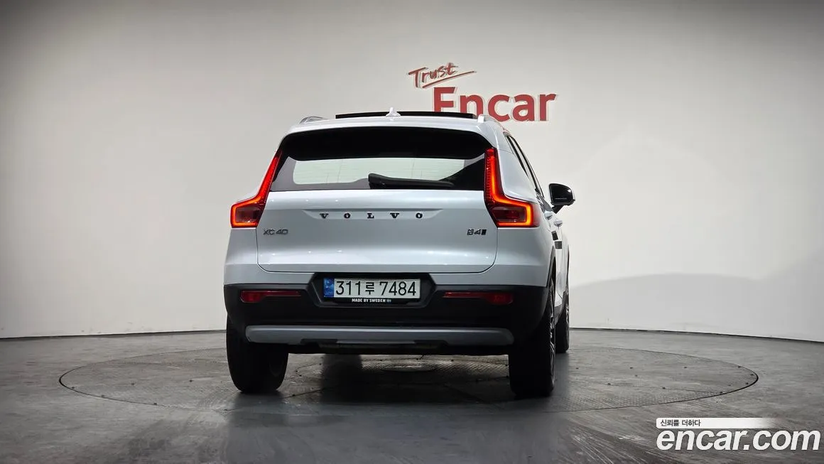Volvo XC40 — фото 4