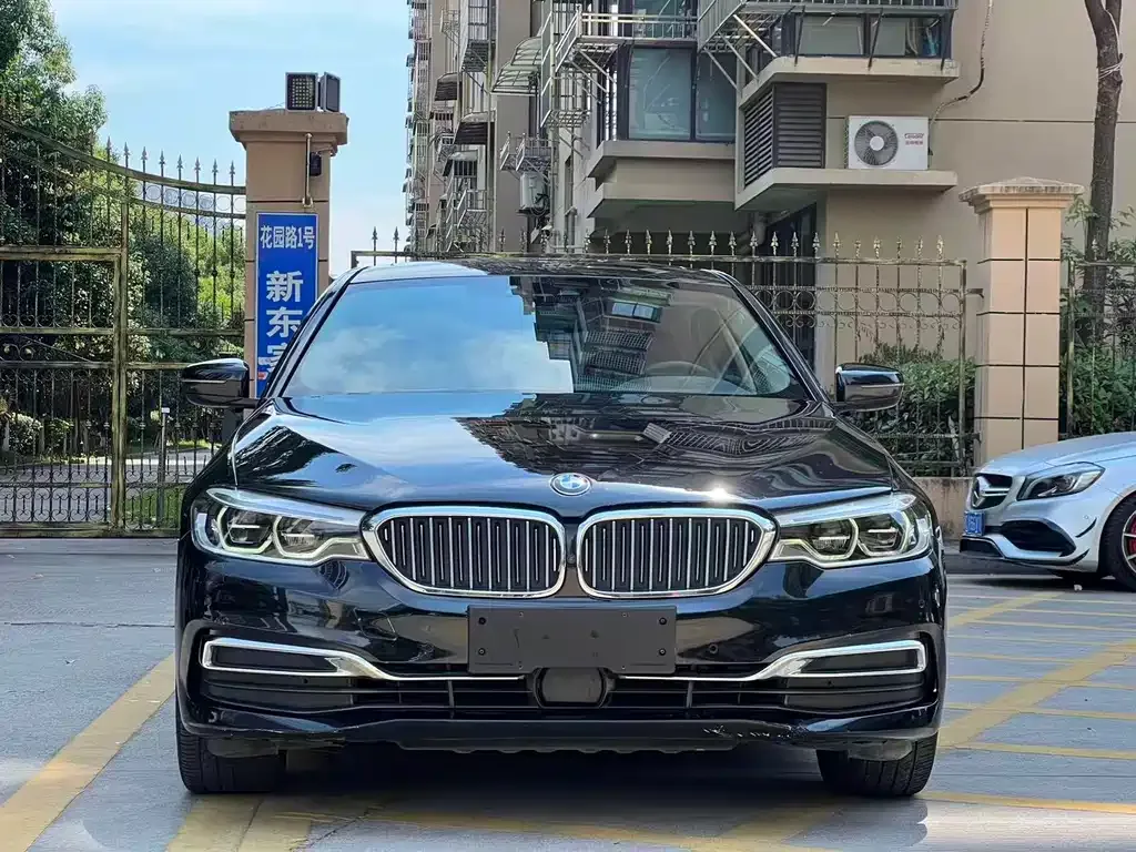 BMW 5 Series — фото 1