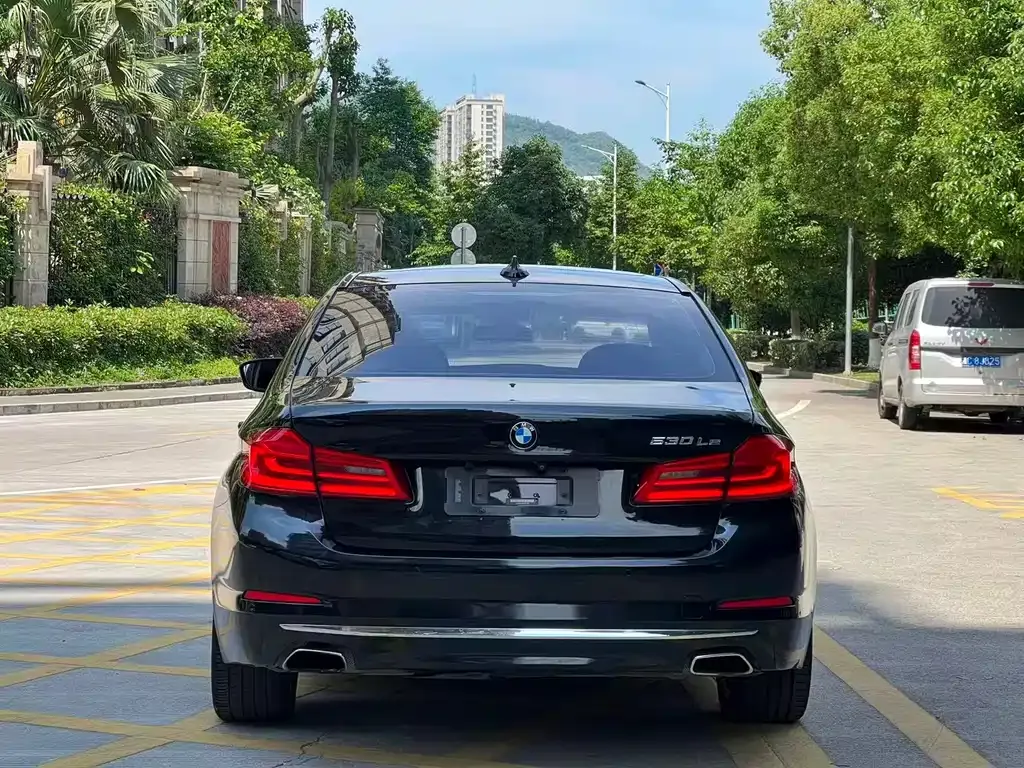 BMW 5 Series — фото 9
