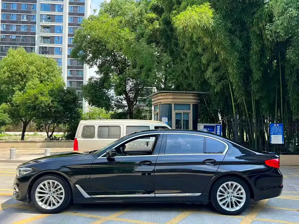 BMW 5 Series — фото 5