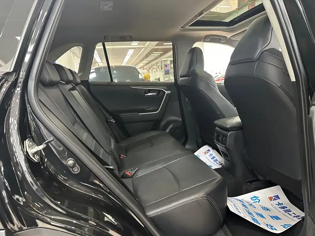 Toyota Wildlander 2022 из CN, фото 7