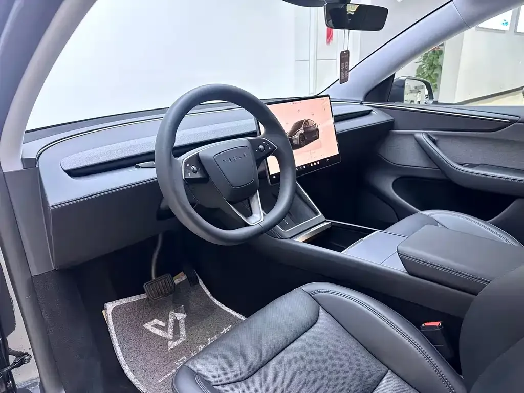 Tesla Model Y — фото 8