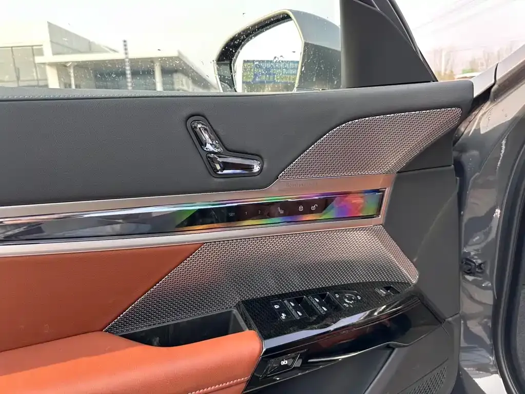 BMW i7 — фото 4