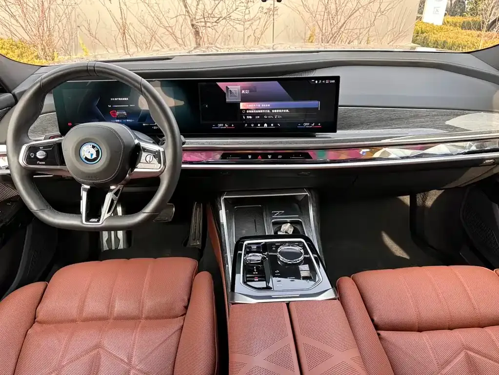 BMW i7 — фото 9