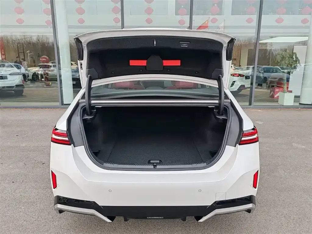 BMW i5 2025 из CN, фото 4