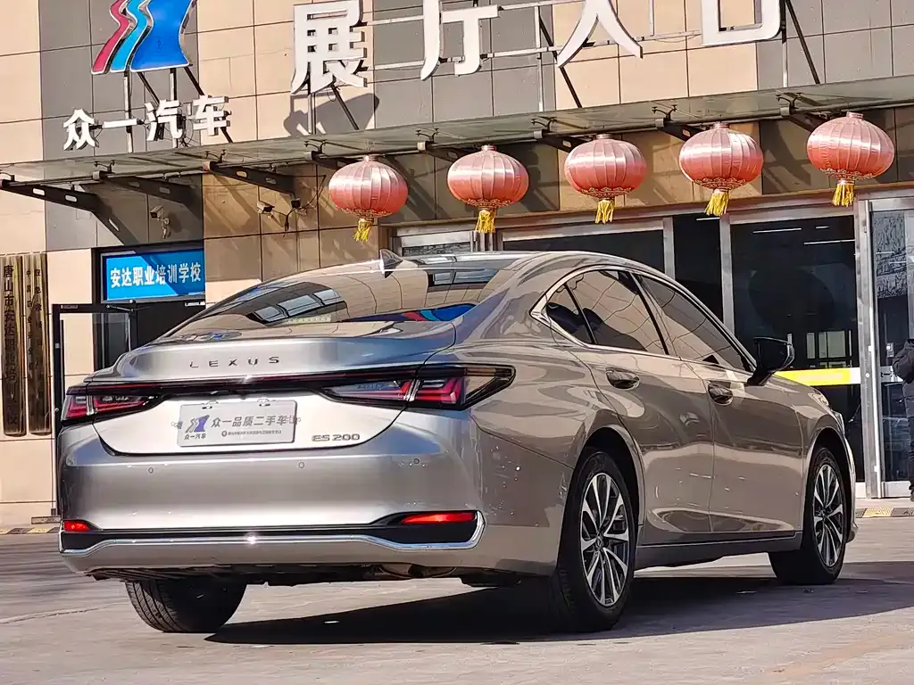Lexus ES — фото 9