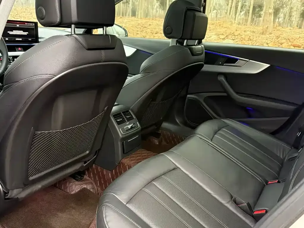 Audi A4L 2021 из CN, фото 6