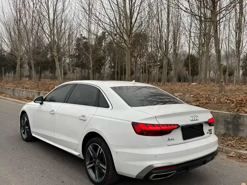 Audi A4L 2021 из CN, фото 9
