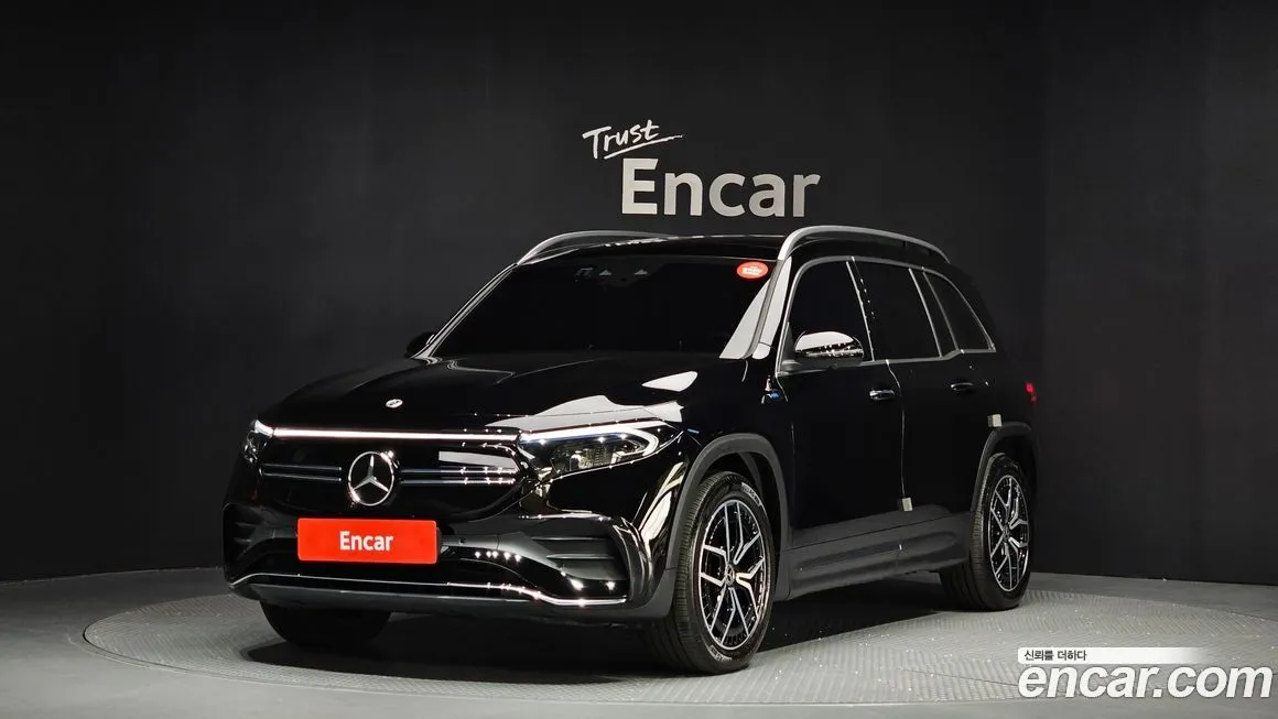 Mercedes-Benz EQB — фото 1