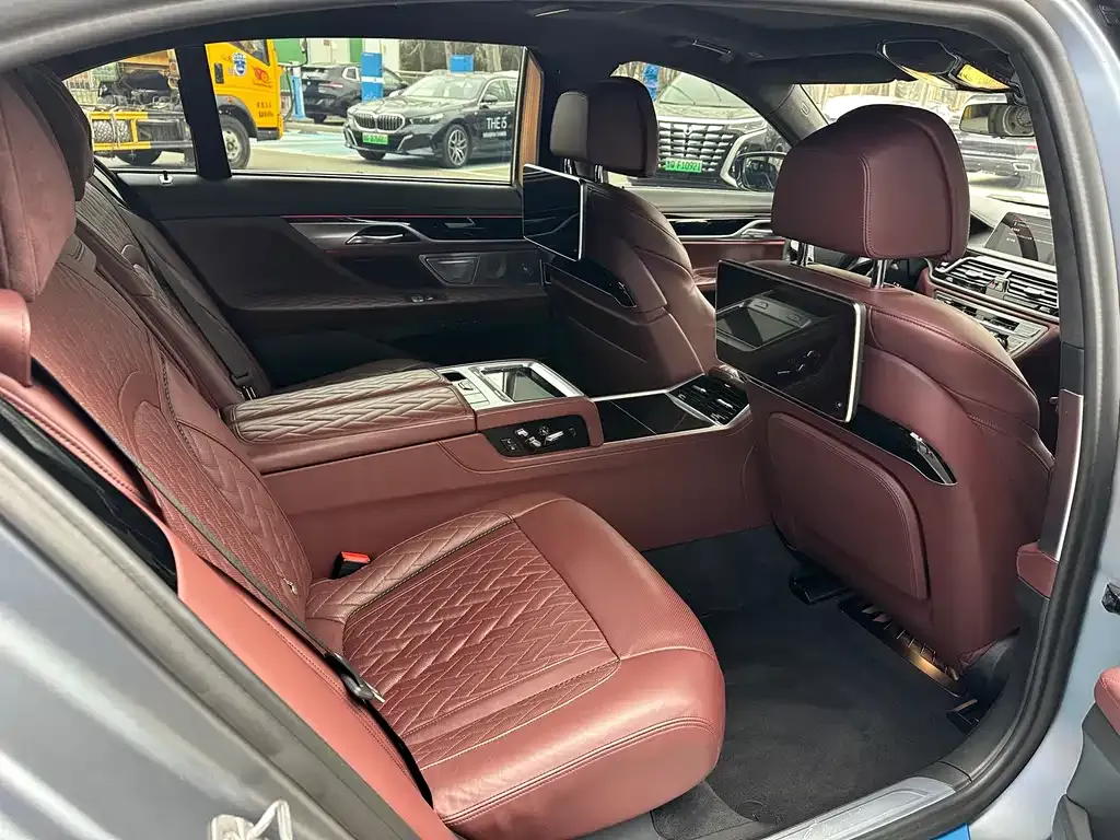 BMW 7 Series 2021 из CN, фото 8