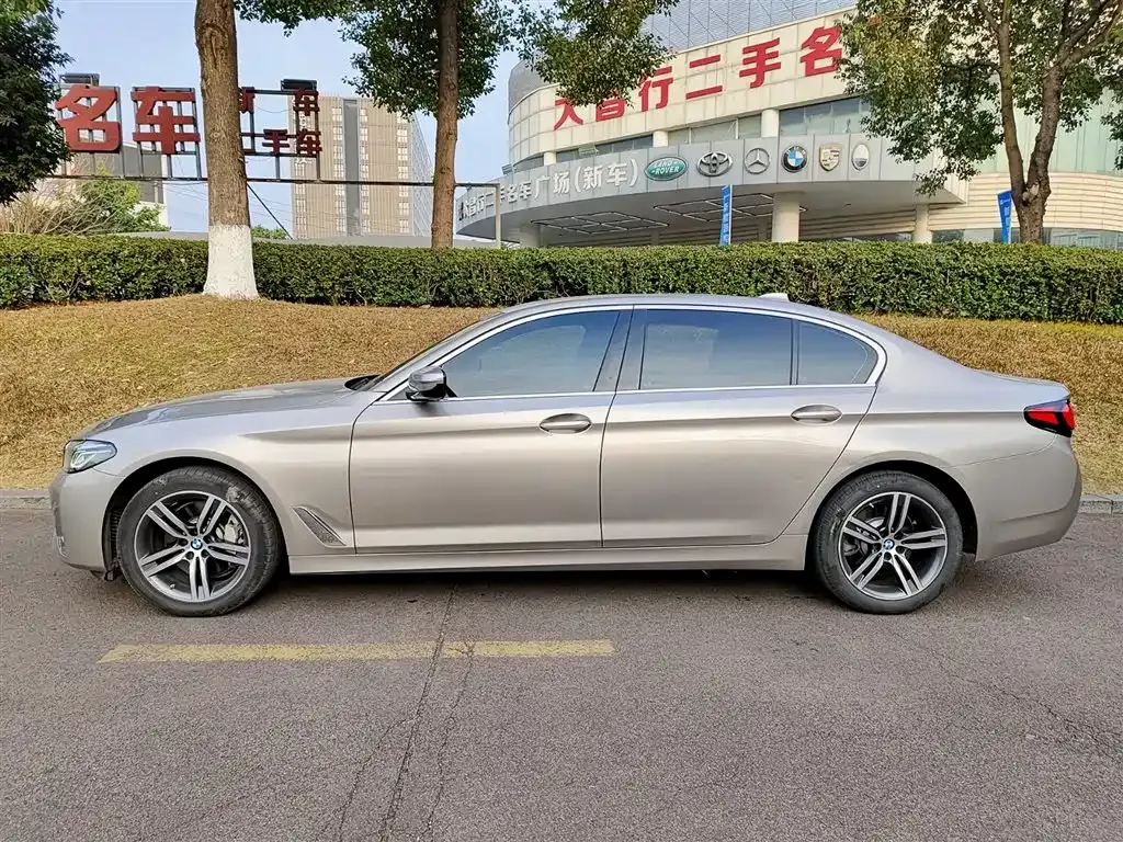 BMW 5 Series 2022 из CN, фото 6