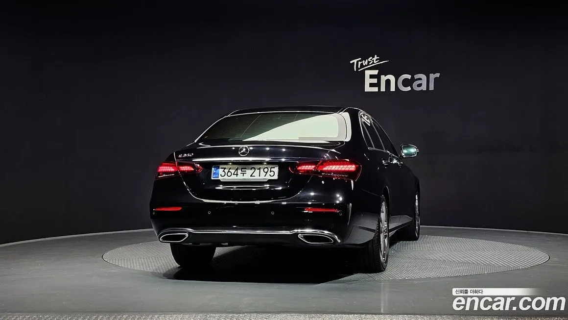 Mercedes-Benz E-Class — фото 10