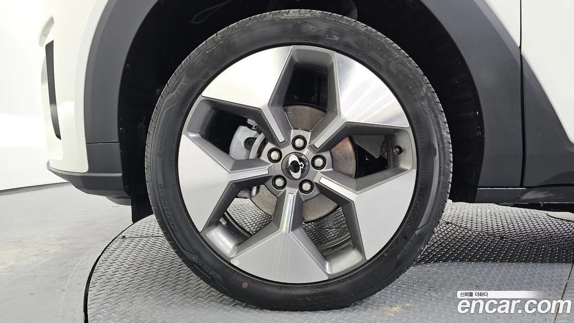 KG Mobility (Ssangyong) Torres — фото 10